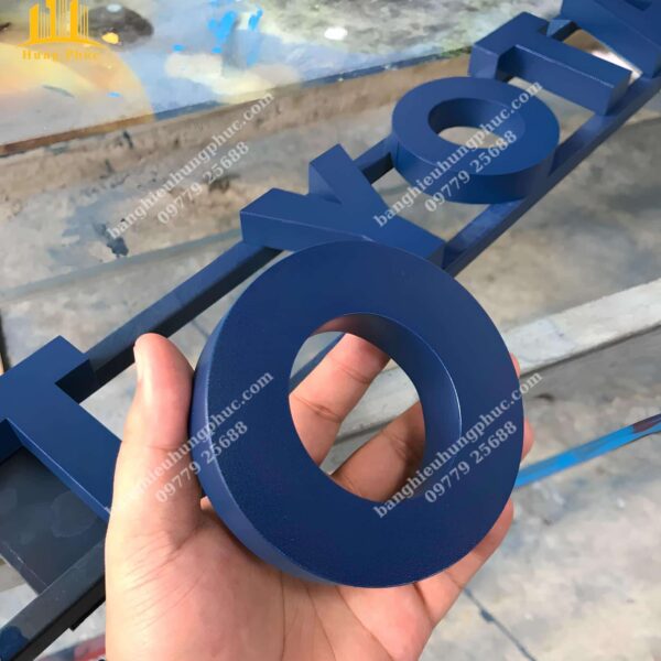 gia công chữ nổi inox