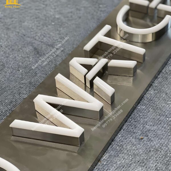gia công chữ nổi inox