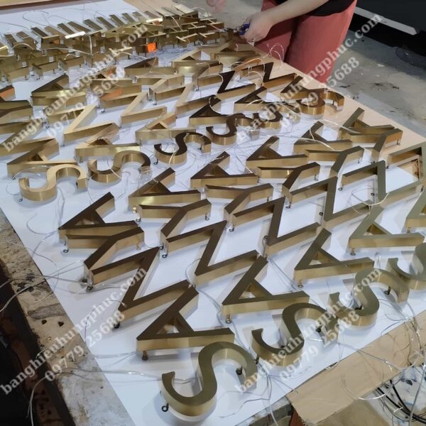 gia công chữ nổi inox vàng