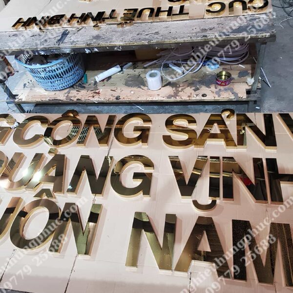 gia công chữ nổi inox vàng