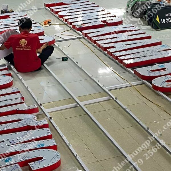 gia công chữ nổi inox vàng