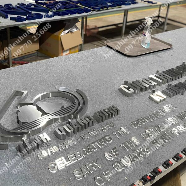 gia công chữ inox