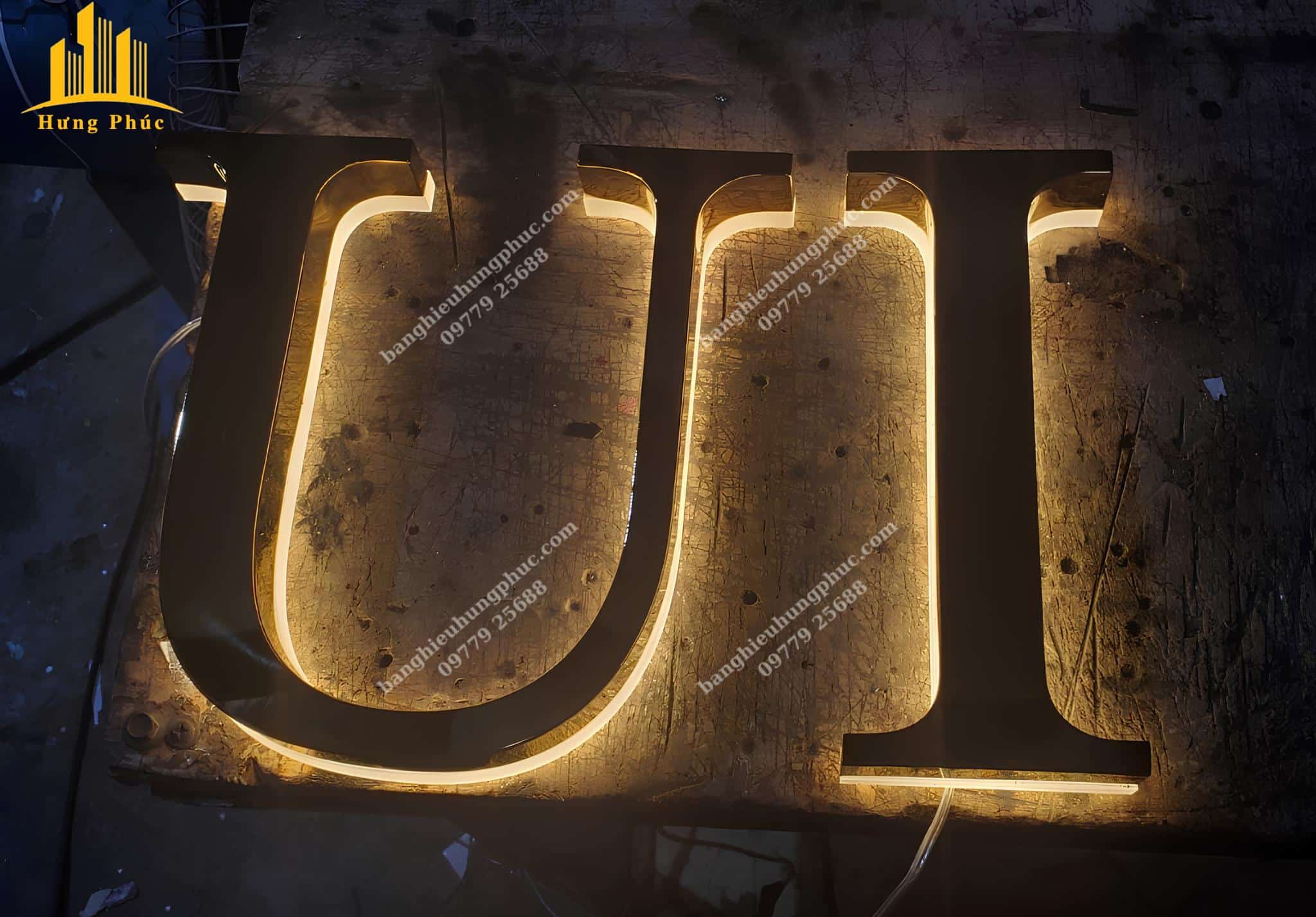 làm bảng hiệu alu