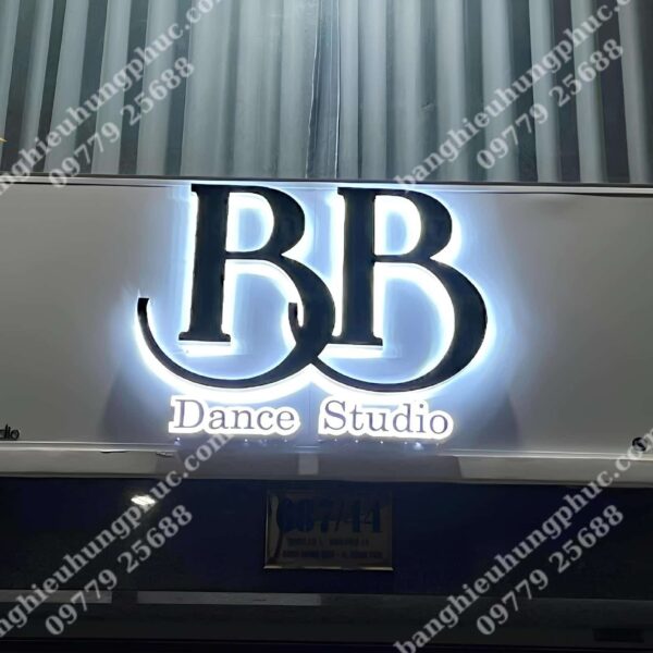 bảng hiệu chữ nổi mica