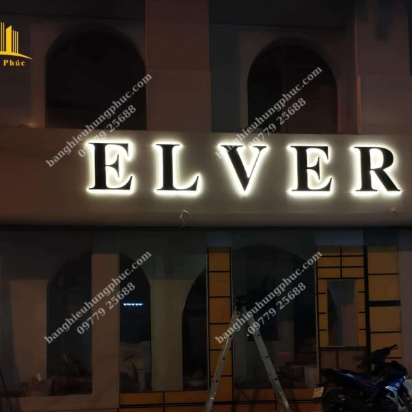 chữ mica sáng đèn