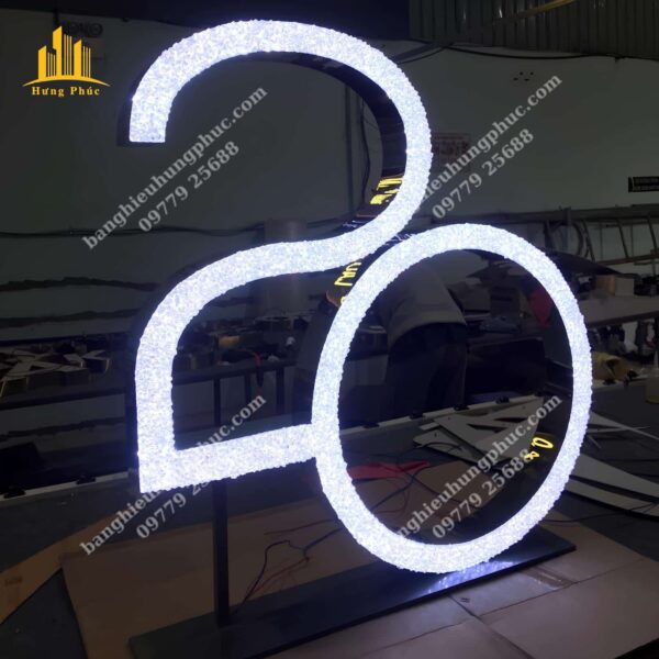 bảng hiệu chữ nổi mica