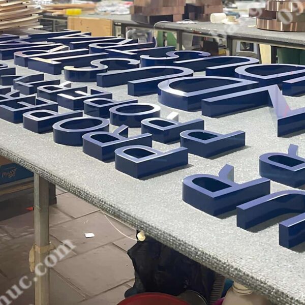 bảng hiệu chữ nổi mica