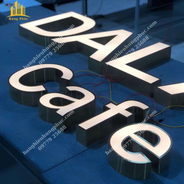 bảng hiệu chữ nổi mica