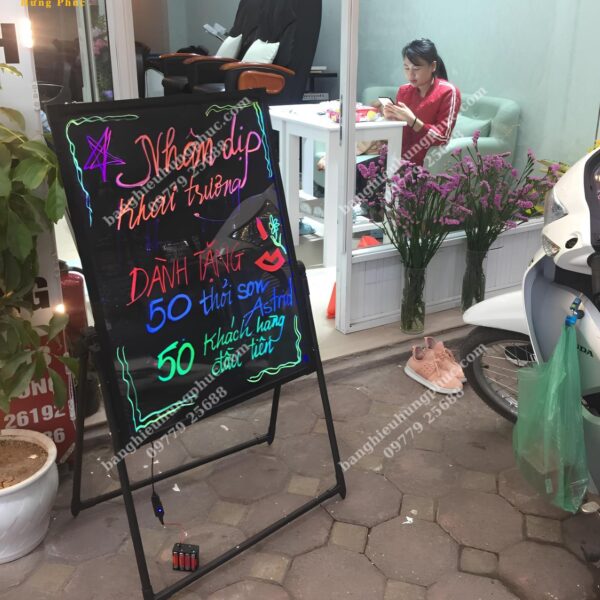 biển vẫy phun xăm thẩm mỹ