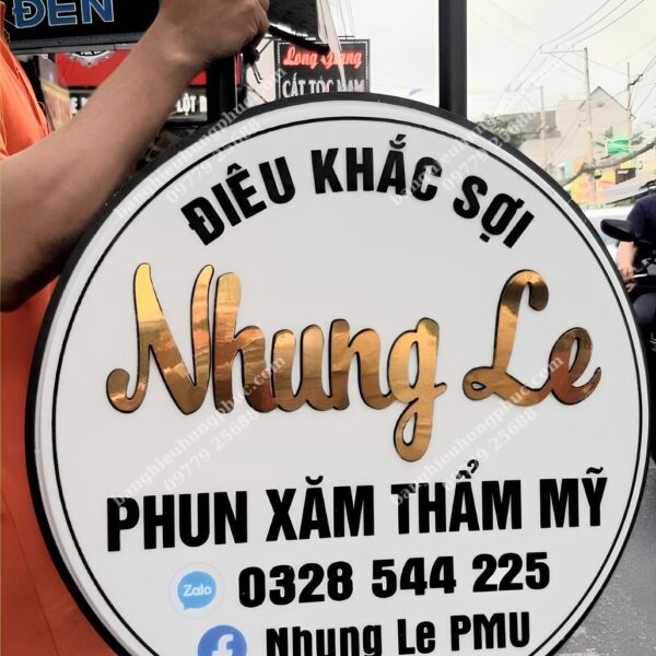 biển vẫy phun xăm thẩm mỹ