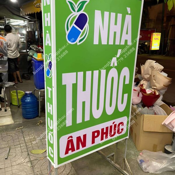 mẫu biển vẫy quầy thuốc