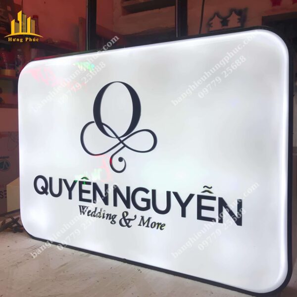 biển vẫy shop quần áo