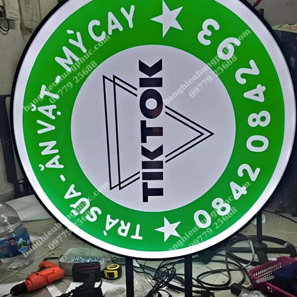 biển vẫy quán trà sữa