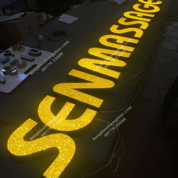 bảng hiệu chữ nổi mica led