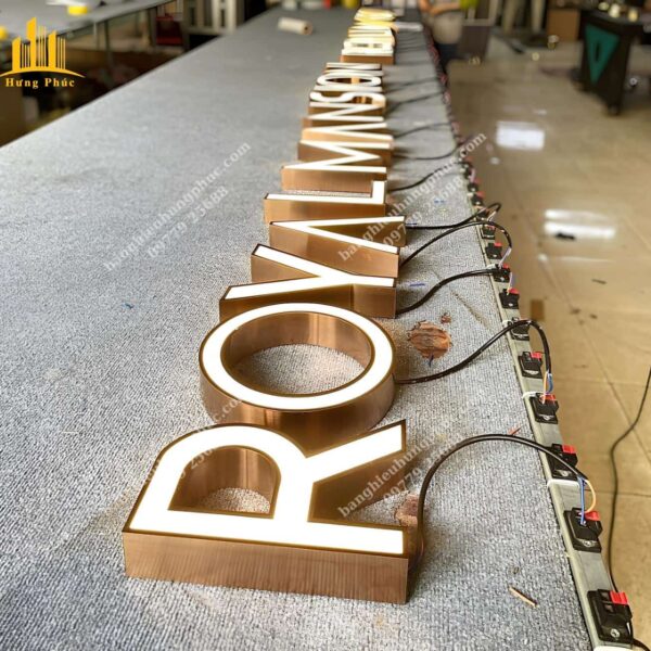 chữ mica sáng đèn