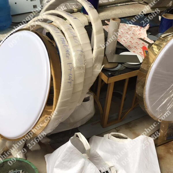 hộp đèn mica hút nổi