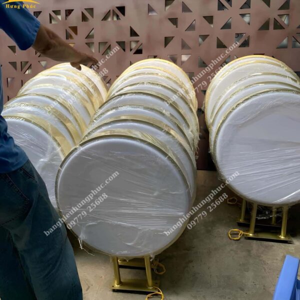 hộp đèn hút nổi