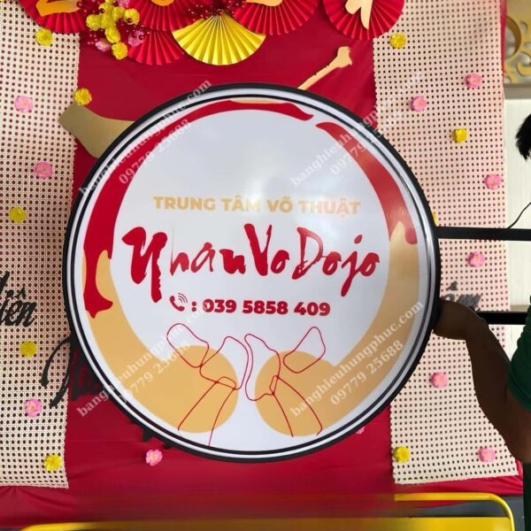 Hộp đèn hút nổi