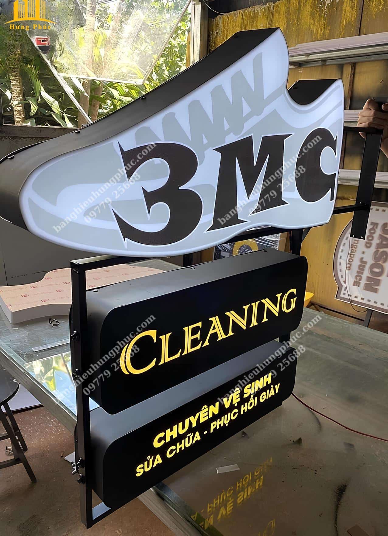 Hộp đèn mica chữ nổi kết hợp mô hình Hộp đèn mica chữ nổi kết hợp mô hình