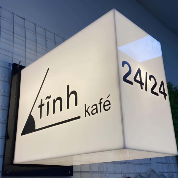 bảng hiệu hộp đèn quán cafe