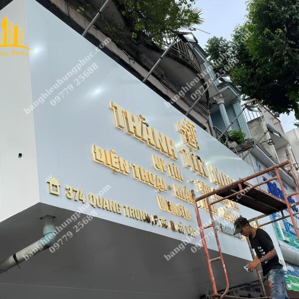 Bàn giao cửa hàng điện thoại