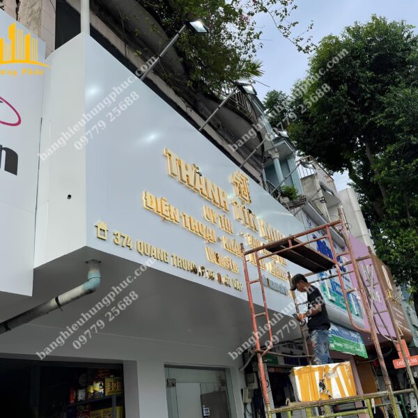 Bàn giao cửa hàng điện thoại