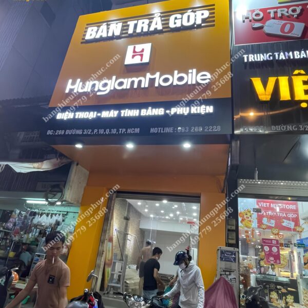 Bàn giao cửa hàng điện thoại