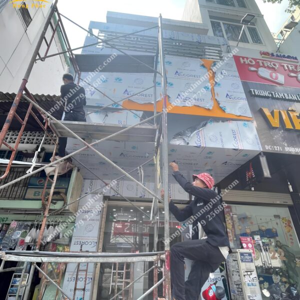 Bàn giao cửa hàng điện thoại