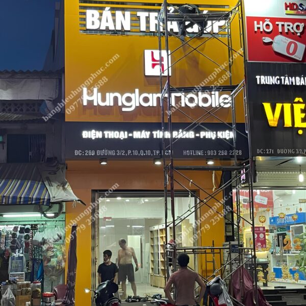 Bàn giao cửa hàng điện thoại