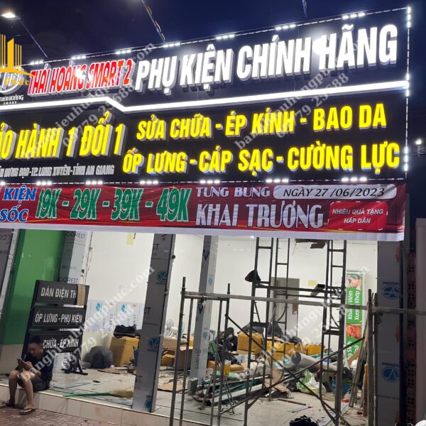 Bàn giao cửa hàng điện thoại