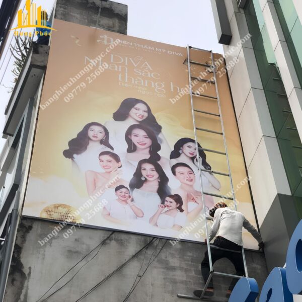 Bàn giao bảng hiệu viện thẩm mỹ