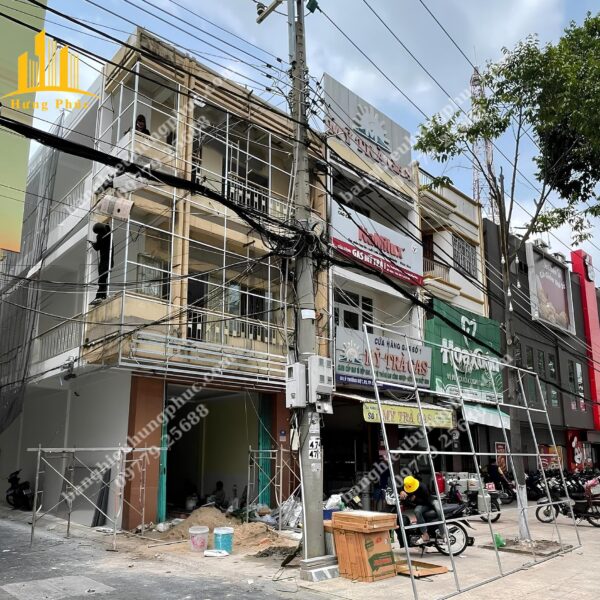 Bàn giao bảng hiệu viện thẩm mỹ