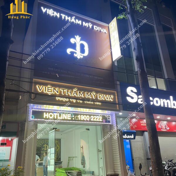 Bàn giao bảng hiệu viện thẩm mỹ