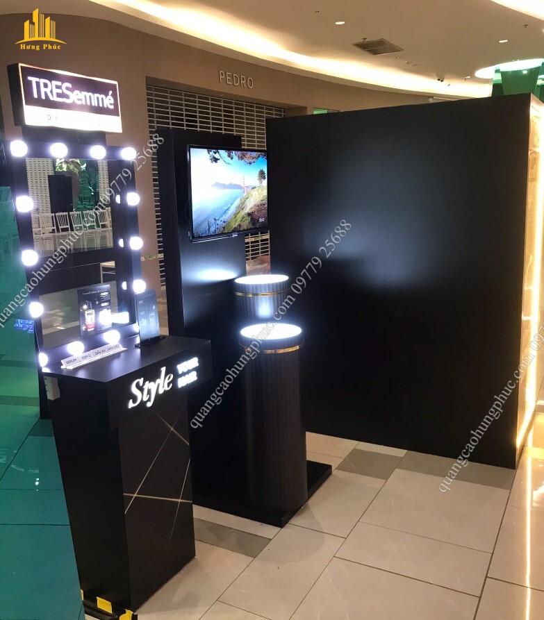 Thi công booth quầy kệ mỹ phẩm