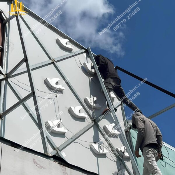 Báo giá thi công bảng hiệu chữ nổi