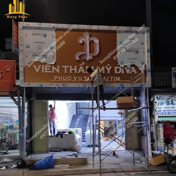 Báo giá làm bảng hiệu alu