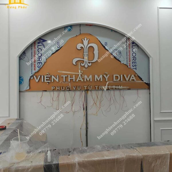 Báo giá làm bảng hiệu alu