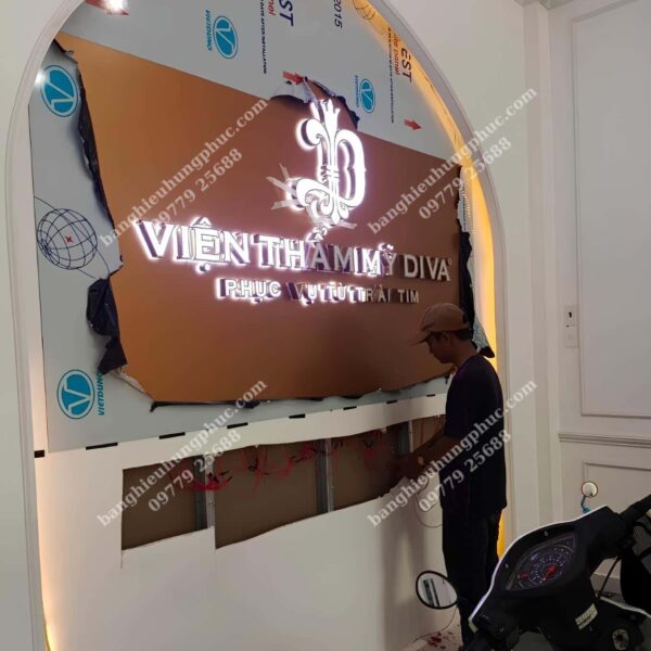 Báo giá làm bảng hiệu alu